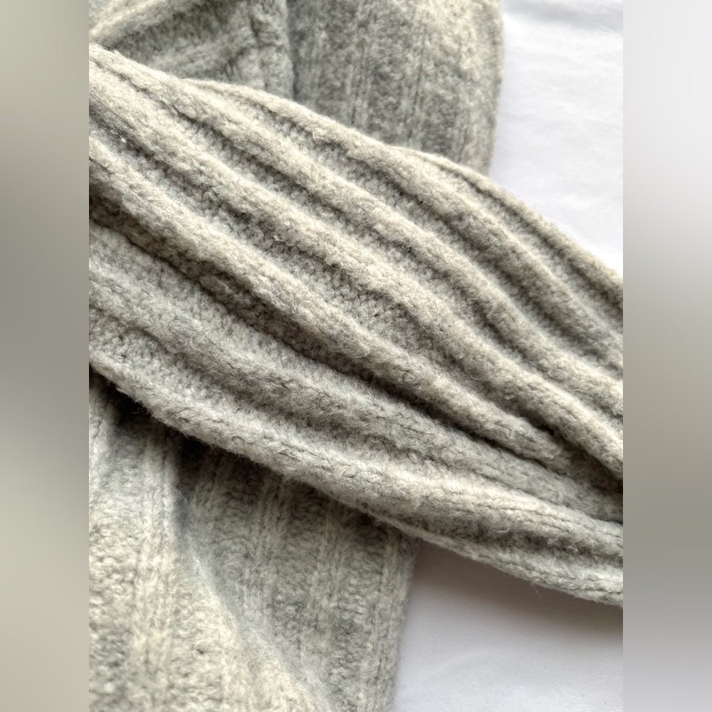 H&M | Grey Ribbed Knit Cropped Sweater - Picture 12 of 16